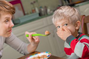 "Непутёвые заметки детского психолога"  Что делать родителям, если ребенок не хочет есть...