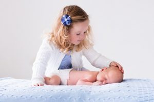 Как подготовить старших детей к принятию новорожденного малыша